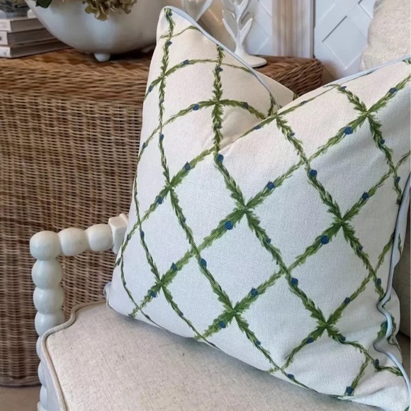 NIB Pillow Cover Spring Grandmillennial Set of 2 Pillows - Picture 1 of 3